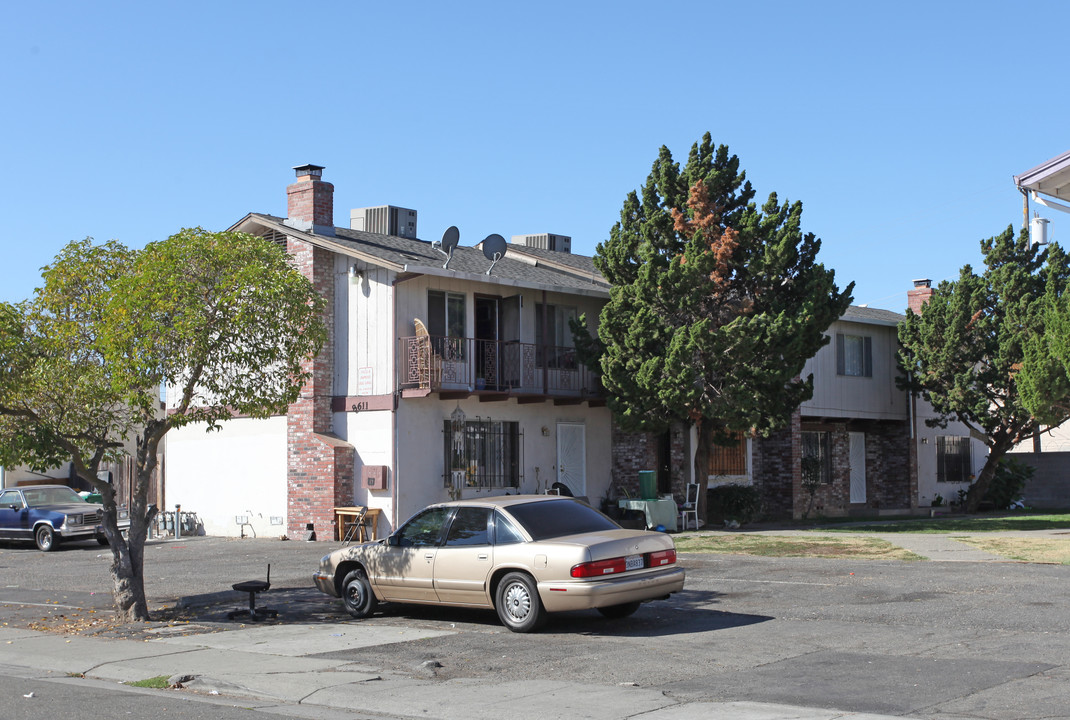 8611 Acapulco Way in Stockton, CA - Building Photo