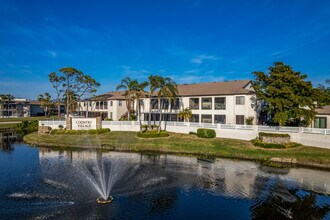 Country Village Condominium in Bradenton, FL - Foto de edificio - Building Photo