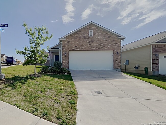 property at 4950 Hallies Gdn