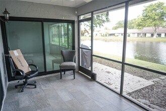 3255 Lakeshore Dr in Deerfield Beach, FL - Building Photo - Building Photo