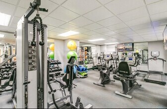 15 E Kirby St, Unit 324 in Detroit, MI - Foto de edificio - Building Photo