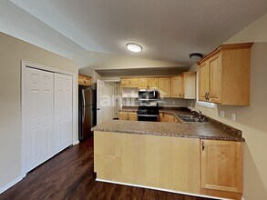 2277 Allison Way in Syracuse, UT - Foto de edificio - Building Photo