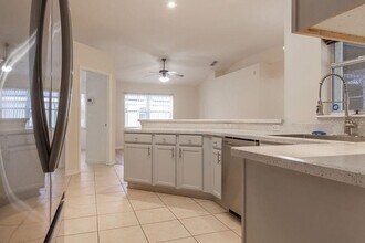 174 Crystal Oak Dr in DeLand, FL - Building Photo - Building Photo