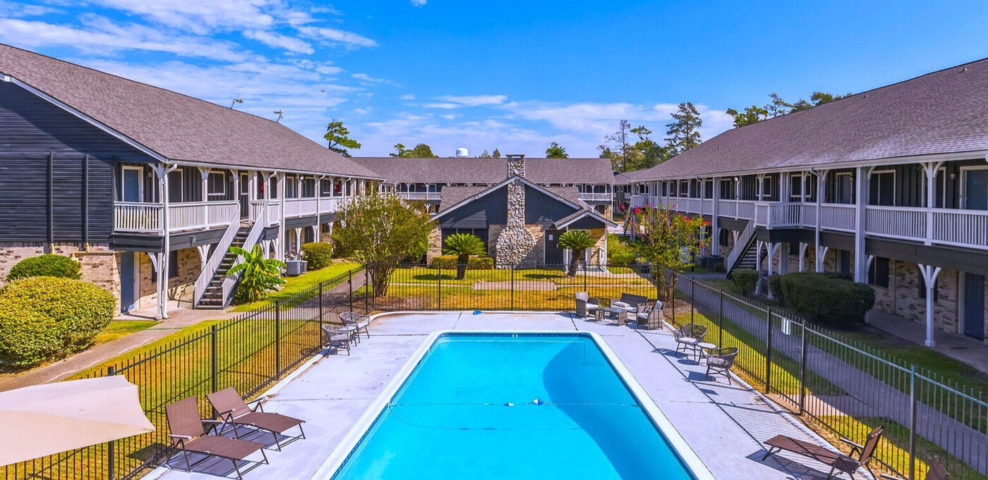 Sussex Manor Apartments in Orange, TX - Building Photo