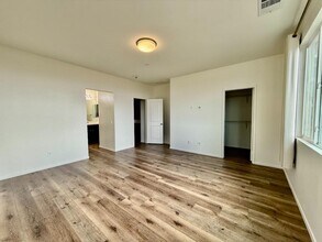 5417 San Roberto in San Diego, CA - Building Photo - Building Photo