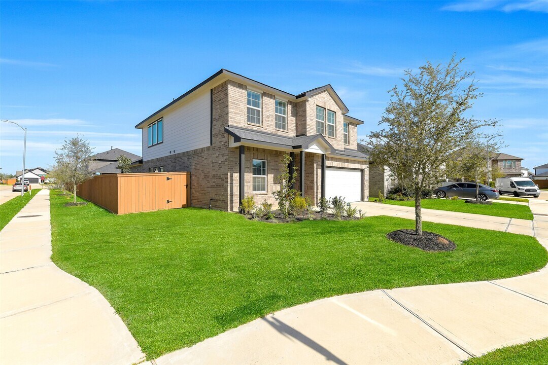 22222 Opa Gln Dr in Hockley, TX - Foto de edificio