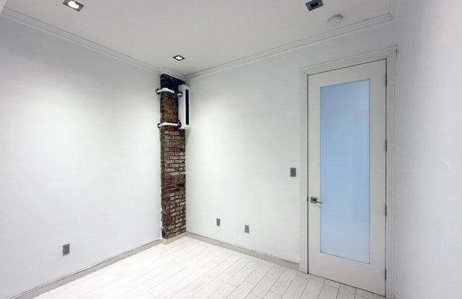 204 E 75th St in New York, NY - Building Photo - Building Photo