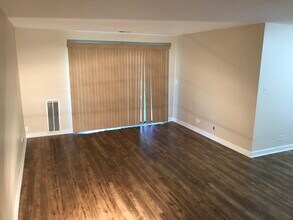924 Surrey Dr in Schaumburg, IL - Building Photo - Building Photo