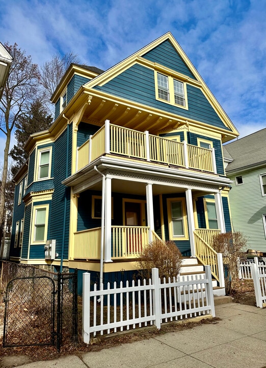 84 Lonsdale St, Unit 1 in Boston, MA - Building Photo