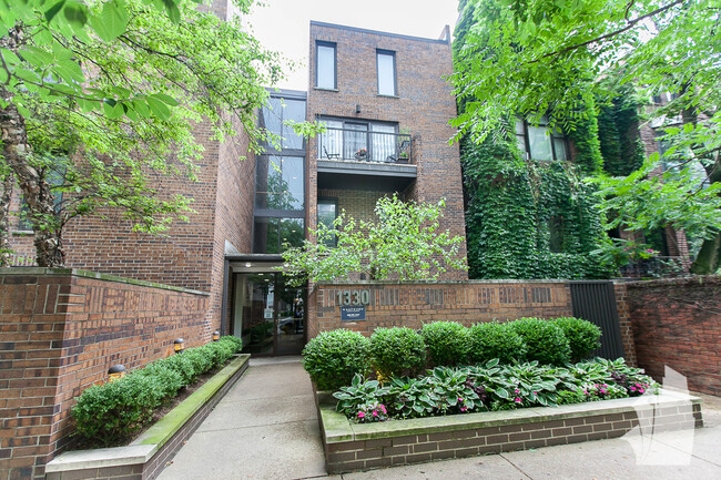 property at 1330 N La Salle Dr