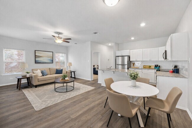 Cooper Landing in Joshua, TX - Foto de edificio - Building Photo