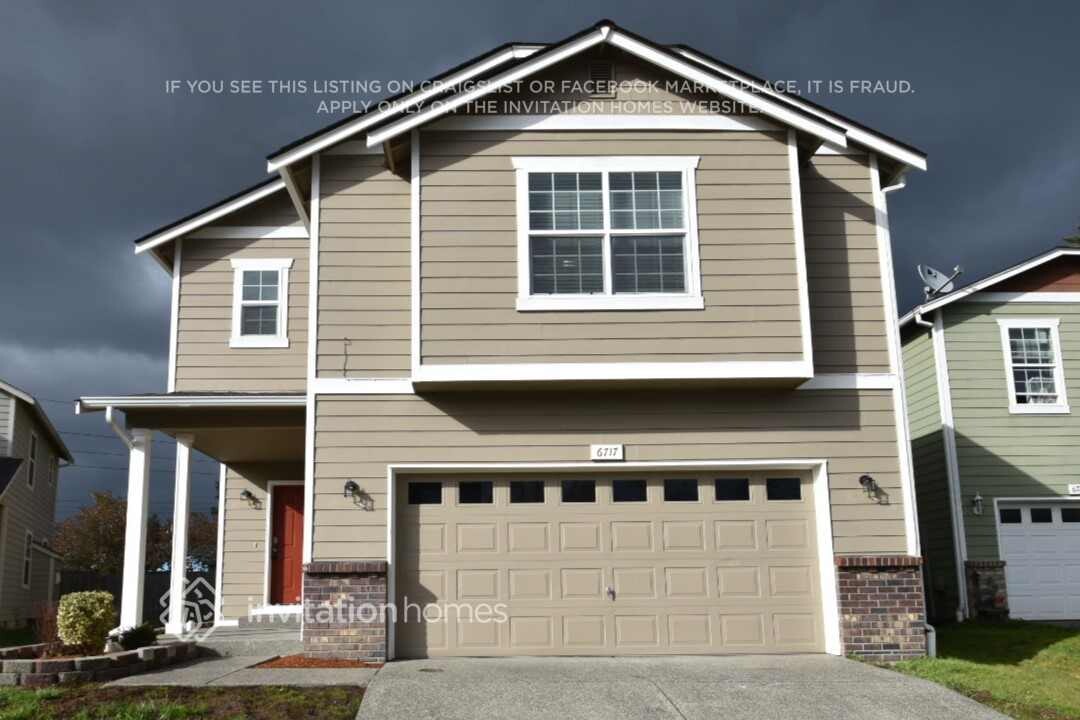 6717 159th St E in Puyallup, WA - Foto de edificio