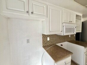 1460 Kendall Dr in San Bernardino, CA - Building Photo - Building Photo