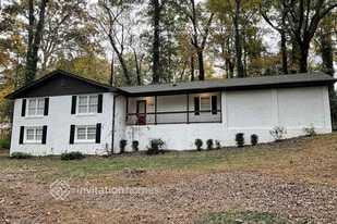 1748 Pamela Cir SW in Marietta, GA - Building Photo