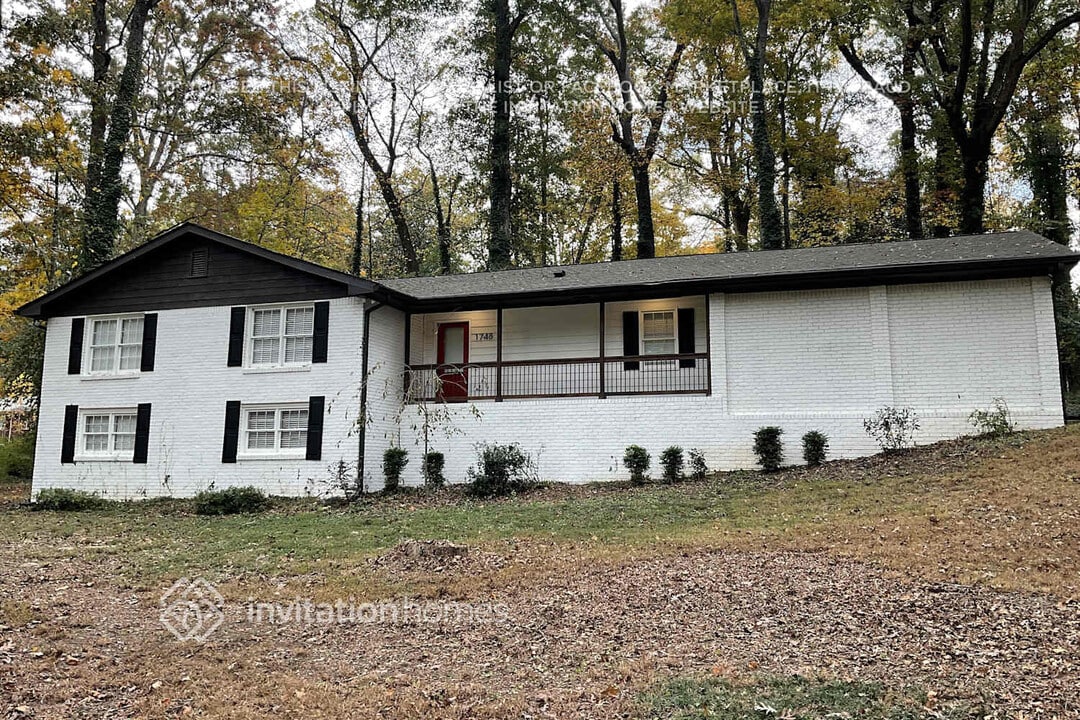 1748 Pamela Cir SW in Marietta, GA - Foto de edificio