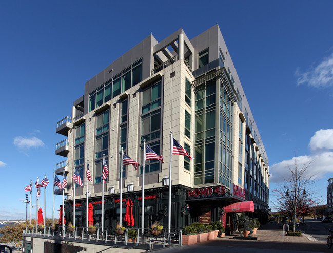 Waterfront Street in Oxon Hill, MD - Foto de edificio - Building Photo