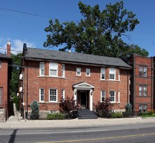 255-261 Jane St in Toronto, ON - Building Photo