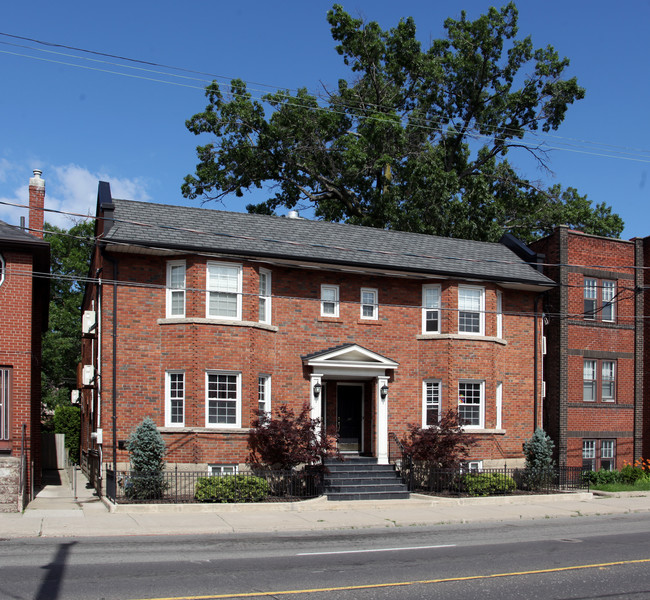 255-261 Jane St in Toronto, ON - Building Photo - Primary Photo