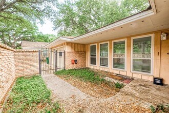 5238 Beechnut St in Houston, TX - Building Photo - Building Photo