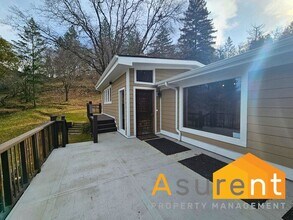 808 Beach St in Ashland, OR - Building Photo - Building Photo