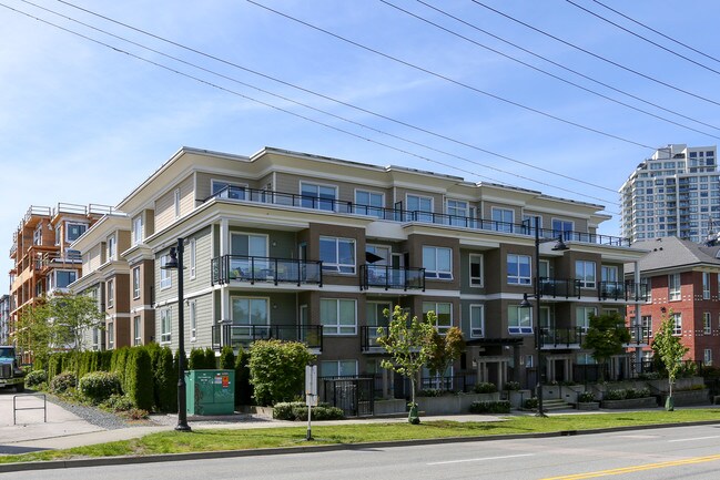 630 Como Lake Ave in Coquitlam, BC - Building Photo - Primary Photo