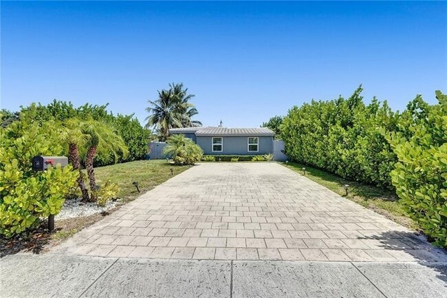 1732 NE 173rd St in North Miami Beach, FL - Building Photo - Building Photo