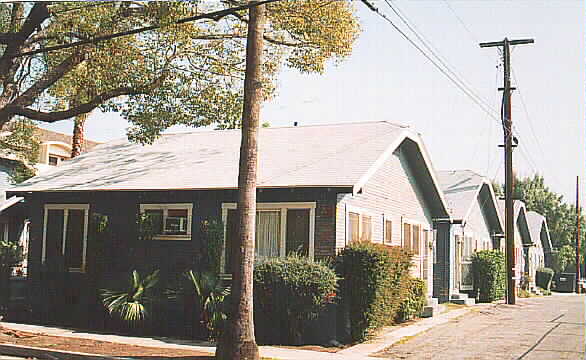 Harnetiaux Court in Pasadena, CA - Building Photo