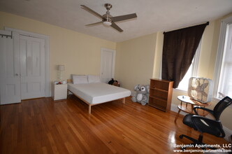 236 Cypress St, Unit 2 in Brookline, MA - Building Photo - Building Photo