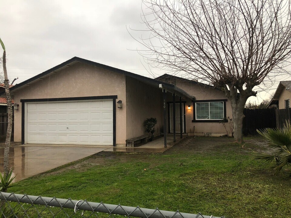 8805 Laird St in Patterson, CA - Building Photo