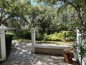 5801 Inman Park Cir, Unit #330 in Rockville, MD - Foto de edificio - Building Photo