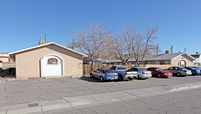 3220-3300 Wellesley Dr NE in Albuquerque, NM - Foto de edificio - Building Photo