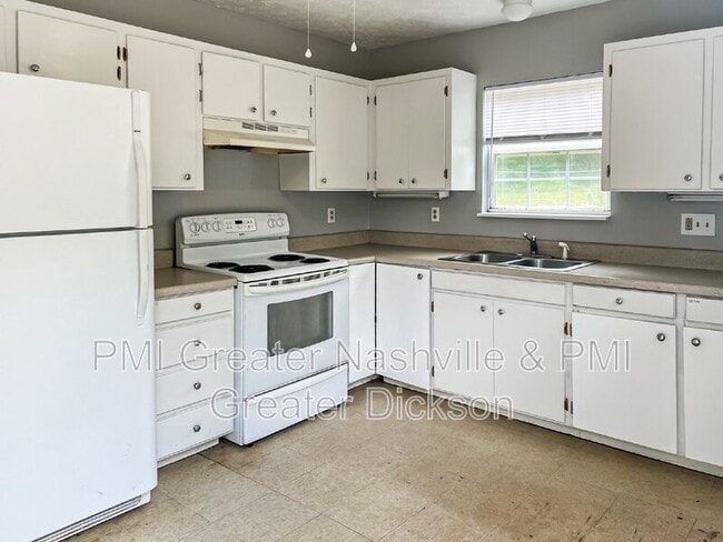 property at 807 Clydeton Rd