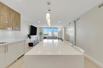 3540 S Ocean Blvd in South Palm Beach, FL - Foto de edificio - Building Photo