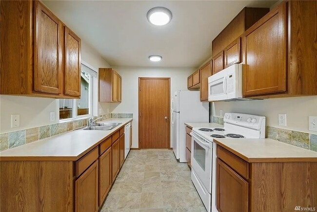 11701 9th Avenue Ct E in Tacoma, WA - Building Photo - Building Photo