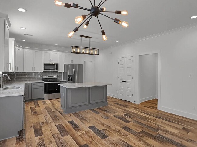 2374 Forest Ave in Memphis, TN - Building Photo - Building Photo