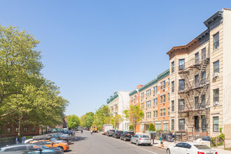 295a Bainbridge Street in Brooklyn, NY - Foto de edificio - Building Photo