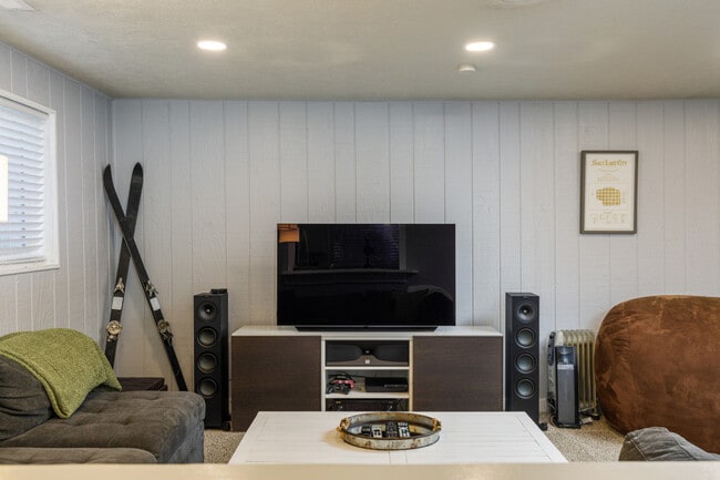 1416 E Hollow Dale Dr