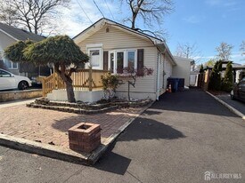 226 Outlook Blvd in Keyport, NJ - Building Photo