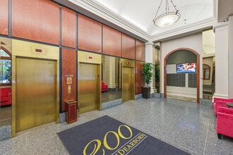 200 N Dearborn St in Chicago, IL - Building Photo - Building Photo