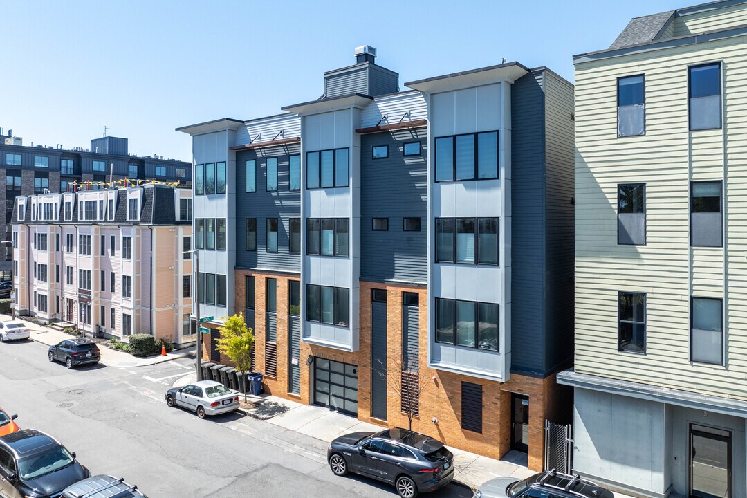 48 Gold St in South Boston, MA - Building Photo