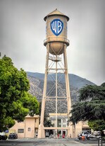 355 N Maple St, Unit 242 in Burbank, CA - Building Photo