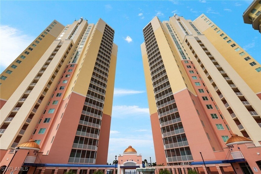 2745 First St, Unit 113 in Ft. Myers, FL - Building Photo