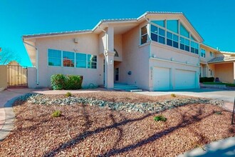 6105 Bancroft Ct NE in Albuquerque, NM - Building Photo - Building Photo