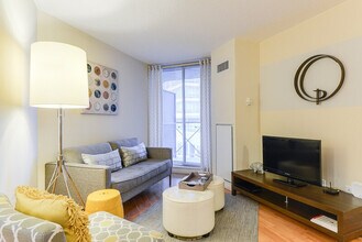 28 Nelson St in Toronto, ON - Building Photo - Building Photo