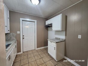 2404 Pacific St in Orange, TX - Building Photo - Building Photo