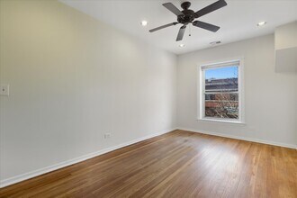 4641 N Rockwell St, Unit 2 in Chicago, IL - Foto de edificio - Building Photo