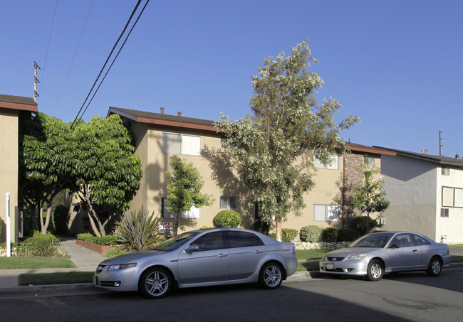 531 La Cadena Way in La Habra, CA - Foto de edificio - Building Photo