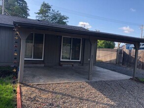 971 54th St in Springfield, OR - Building Photo - Building Photo