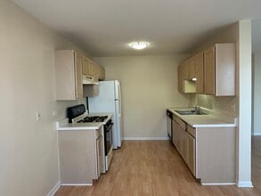 1020 Chaucer Ct in Elgin, IL - Building Photo - Building Photo