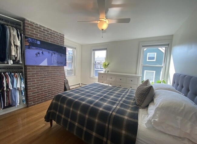 9 Allston St, Unit 3 in Boston, MA - Foto de edificio - Building Photo